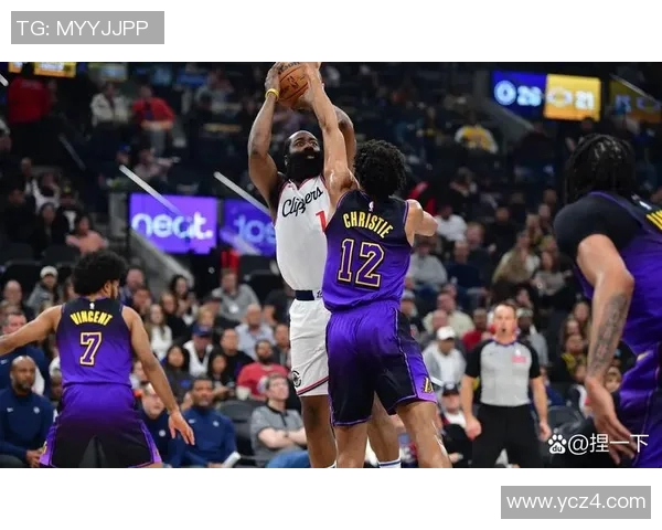 2007年NBA季后赛掘金与马刺的激烈对决与精彩瞬间回顾